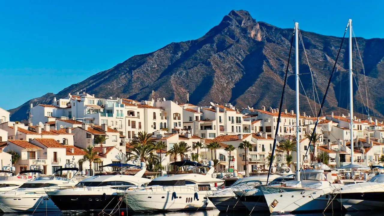 2 Bedroom Apartment Benalmádena 0*,